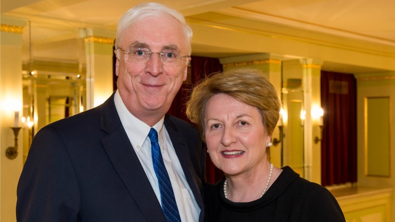 S.E. Michael Collins, Botschafter von Irland, mit Marie Collins