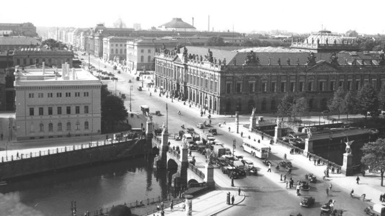 Blick auf Unter den Linden vom Stadtschloss, 1939