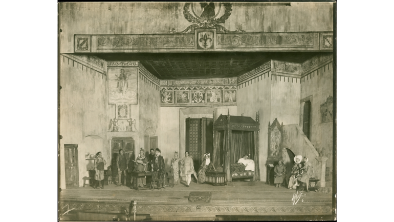 Die Besetzung der Uraufführung von Giacomo Puccinis Gianni Schicchi auf der Bühne, 1918