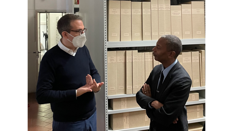 Jeff Mills und Pierluigi Ledda, Leiter des Archivs