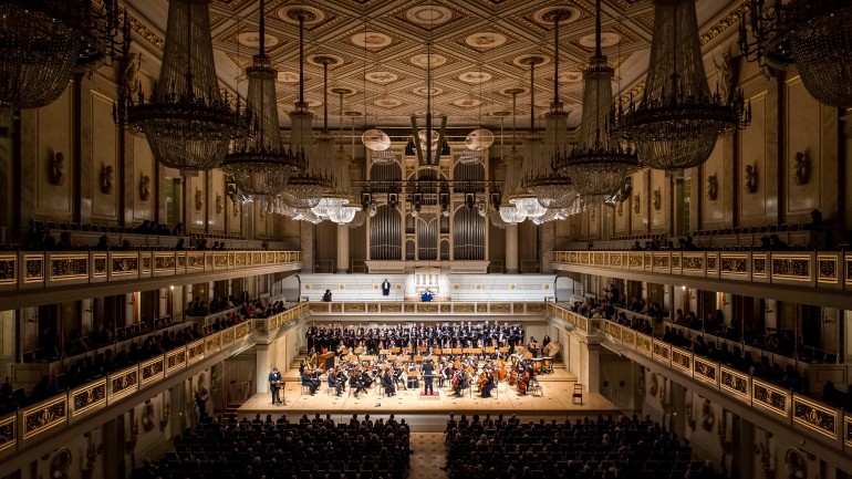 Das Berliner Ensemble auf der Bühne des Konzerthauses