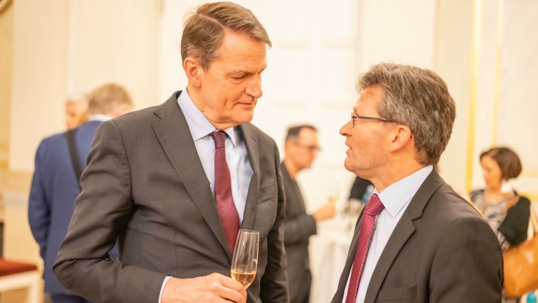 Der niederländische Botschafter, Wepke Kingma (links), im Gespräch mit Jean Graff, Botschafter von Luxemburg