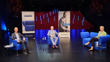 „Das Blaue Sofa Gütersloh“: 100 Jahre Reinhard Mohn