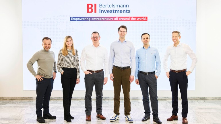 Peter Koop, Senior Vice President Bertelsmann Investments, Ina Scharfen, Leitung Marketing &amp; Sales Operations, Martin Schmid, CEO von EXTEDO, Carsten Coesfeld, CEO von Bertelsmann Investments, Deniz Pielsticker, CFO von Bertelsmann Investments und Tobias Beer, Geschäftsführer von ROTE LISTE. (© Bertelsmann)