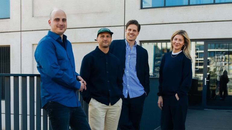 (v.l.): Ruben Stuurman (Geschäftsführer We Are Era am Standort Amsterdam), Danny Roumimper (Mitgründer New Kirth), Twan Elfers (Mitgründer New Kirth und Renee Snaak (Executive Director We Are Era am Standort Amsterdam)