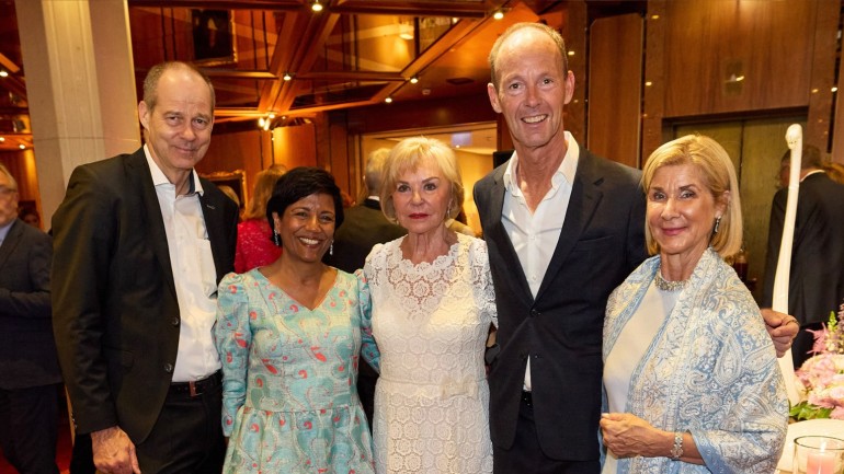 Christoph Mohn, Shobhna Mohn, Liz Mohn, Thomas Rabe, Brigitte Mohn (v. l.)