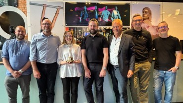 Gruppenfoto mit dem Management von Sonopress und Warner Music Group
