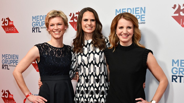 Die n-tv Moderatorinnen Verena Fels, Sibylle Scharr und Sabrina Marggraf. © MG RTL D / Adamik