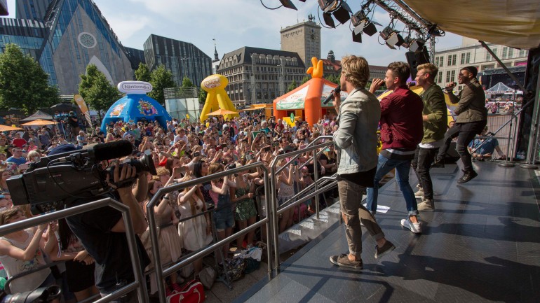 Die Teenie-Stars der Band Feuerherz bei einem ihrer Auftritte im Rahmen der TOGGO Tour.