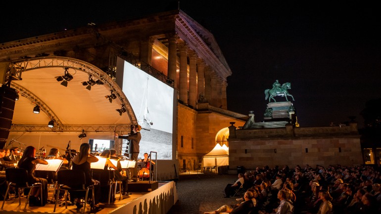 Der junge Komponist Florian C. Reithner stand bei der Uraufführung seiner Filmmusik selbst am Dirigentenpult