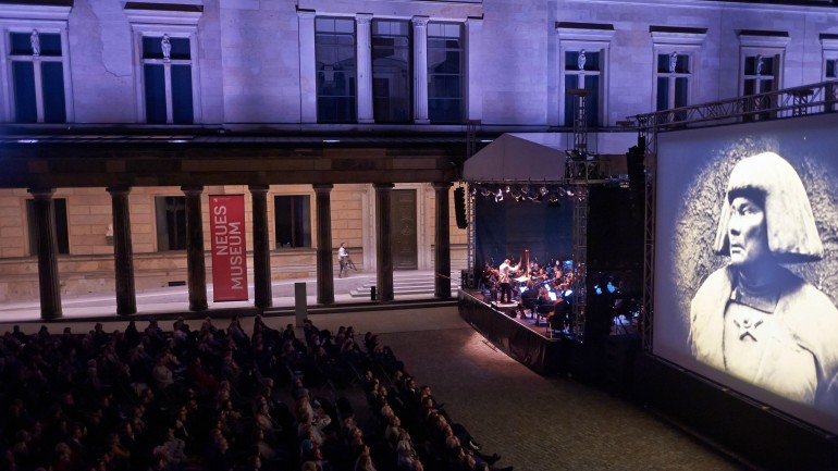 UFA Filmnächte 2014 auf dem Kolonnadenhof der Museumsinsel