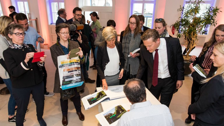 Andrang bei der Signierstunde von Pete Souza.