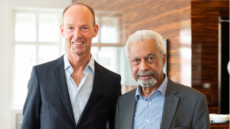 Bertelsmann CEO Thomas Rabe mit Abdulrazak Gurnah