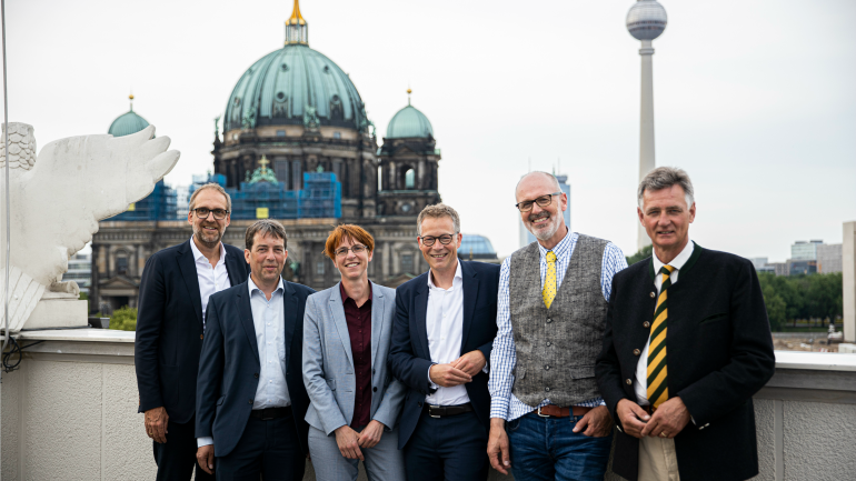 v.l.: Dr. Christoph Kucklick, Chefredakteur GEO-Magazin; Dr. Hannes Petrischak (Heinz Sielmann Stiftung); Prof. Dr. Britta Tietjen, Expertin für Biodiversität und Theoretische Ökologie (FU Berlin); Andreas Gehlhaar (Deutsche Bahn); Förster und Random-House-Bestsellerautor Peter Wohlleben; Ludolf von Maltzan (Ökodorf Brodowin)
