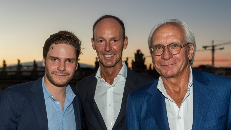 Der Schauspieler Daniel Brühl mit Thomas Rabe und Wolf Bauer (2016)