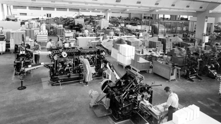 Mohn &amp; Co stellte sich 1965 voll auf den Offsetdruck ein. Hier eine Gruppe von Ein-und Zweifarben Bogenoffsetmaschinen.