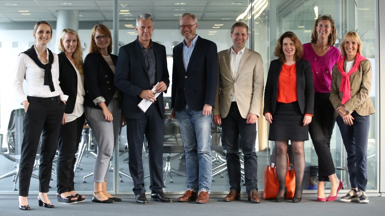 Katharina Kerl, Laura Leszczenski, Irina Schulze Isfort, Peter Kloeppel, Uwe Vetterick, Oliver Fahlbusch, Katrin Gaertner, Kirsten von Hutten, Claudia Limmer (v. l., nicht im Bild: Gernot Wolf)