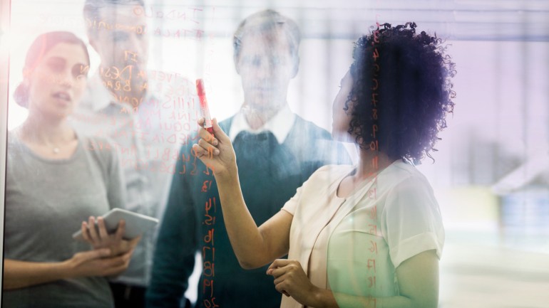 Führung will gelernt sein – Zielgruppenspezifische Programme, flankiert durch individuelle Coachings, unterstützen Führungskräfte im &#34;Leadership Campus&#34; der neuen Bertelsmann University darin, die eigene Führung zu reflektieren und ihren Handlungsspielraum zu erweitern.