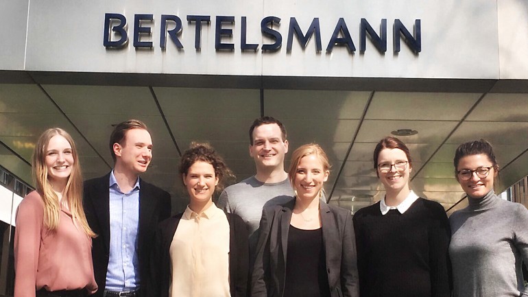 Eva Lindemann (Trainee), Felix Schweren (Trainee), Laura Negrelli (Trainee), Nico Rose (ZM), Mirijam Trunk (Trainee), Lisa-Marie Niebuhr (ZM), Marie-Fee Taube (Trainee) (v.l.)