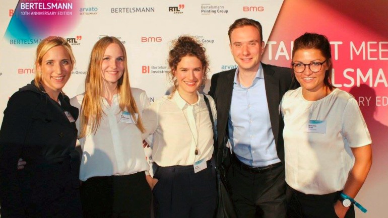 Die fünf Trainees aus dem ersten Durchgang des „Creative Management Program“ – (von links) Mirijam Trunk, Eva Lindemann, Laura Negrelli, Felix Schweren und Marie-Fee Taube