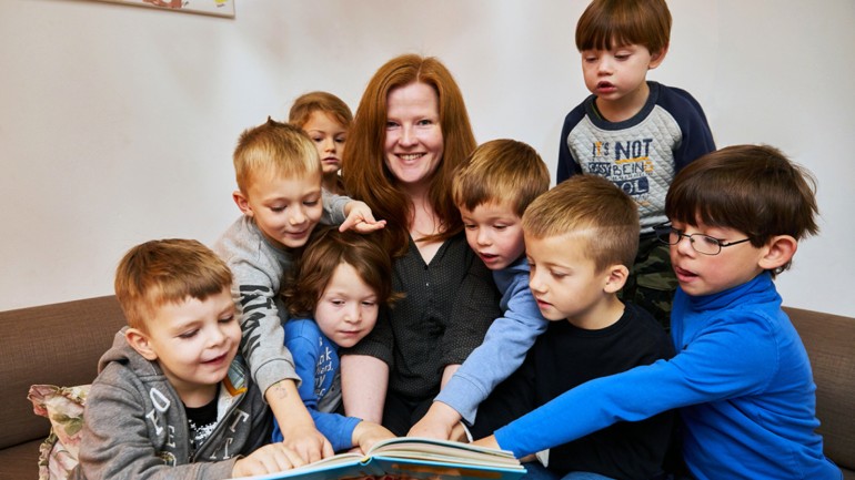 Bertelsmann-Mitarbeiterin Tina Lemke las aus dem Buch „Trudel Gedudel purzelt vom Zaun“.
