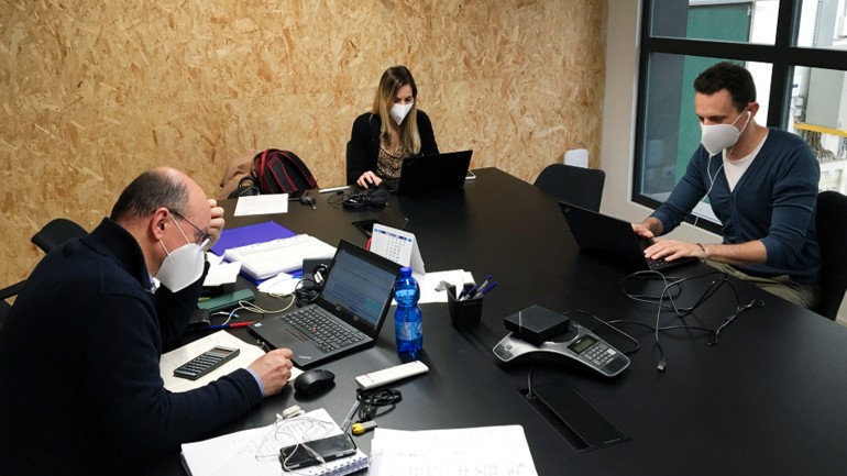 Das Management Team zog vom Headquarter in das Lager