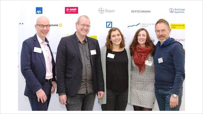 Zu Besuch bei der „Prout at Work“-Konferenz (v.l.): Michael Lauk (Arvato Financial Solutions), Lars Fröhlich (Verlagsgruppe Random House), Nora Müller (Bertelsmann), Ingrid Höver (Arvato Systems), Michael Wagner (Arvato Financial Solutions) 