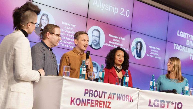 Panelgespräch „Allyship 2.0“ mit Jo Labecka, Alexander Scheld, Ingo Betram, Yolanda Rother und Bettina Lutz (v. l.)